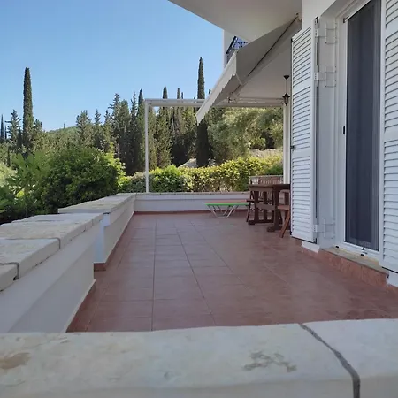 Vakantiehuis Korakias Seaview Yénion